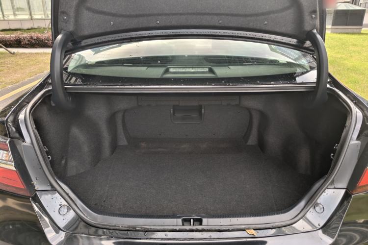 Used Toyota Camry 2015 2.5G Luxury Navigation Edition Trunk