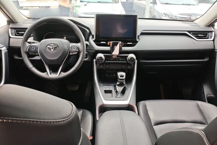 Used Toyota RAV4 2022 2.0L CVT Two-Wheel Drive Fashion Plus Edition Center Console