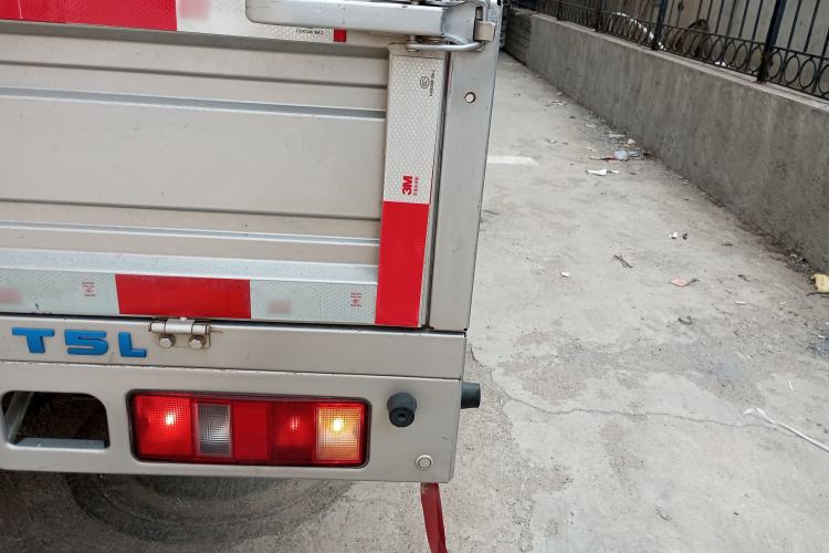 Used SRM New Energy T5L EV 2023 Standard Model 3.8-meter Cargo Box Flatbed Truck 55.7 kWh Exterior 3