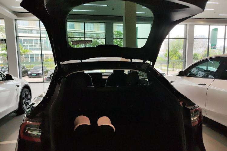 Used Tesla Model Y 2023 Rear-Wheel-Drive Version Trunk