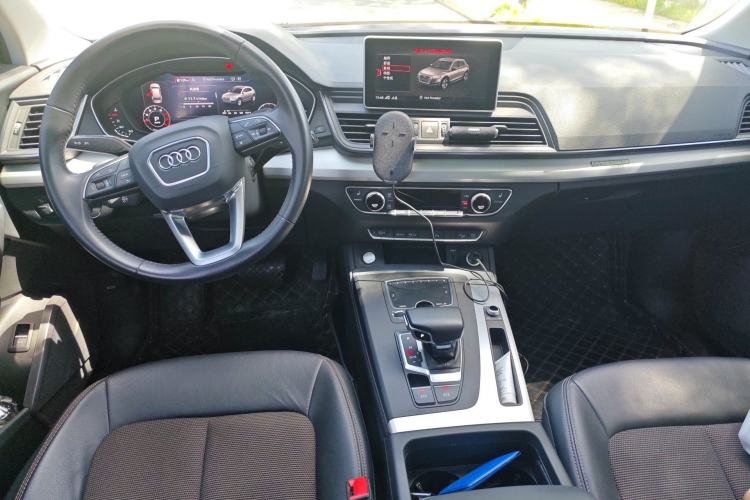Used Audi Q5L 2018 40 TFSI Prestige Fashion Edition China VI Center Console