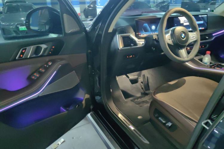 Used BMW X5 2023 xDrive 30Li Luxury M Sport Package
