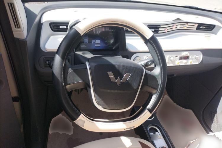 Used Wuling Hongguang MINIEV 2022 Macaron Premium Model – Lithium Iron Phosphate Steering Wheel
