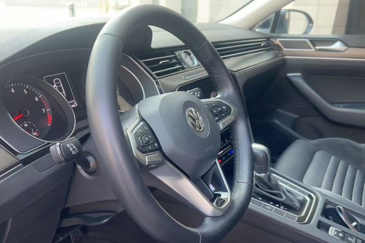 Used Volkswagen Magotan 2020 330TSI DSG Leading Model
