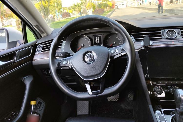 Used Volkswagen Magotan 2018 Facelift 330TSI DSG Luxury Model