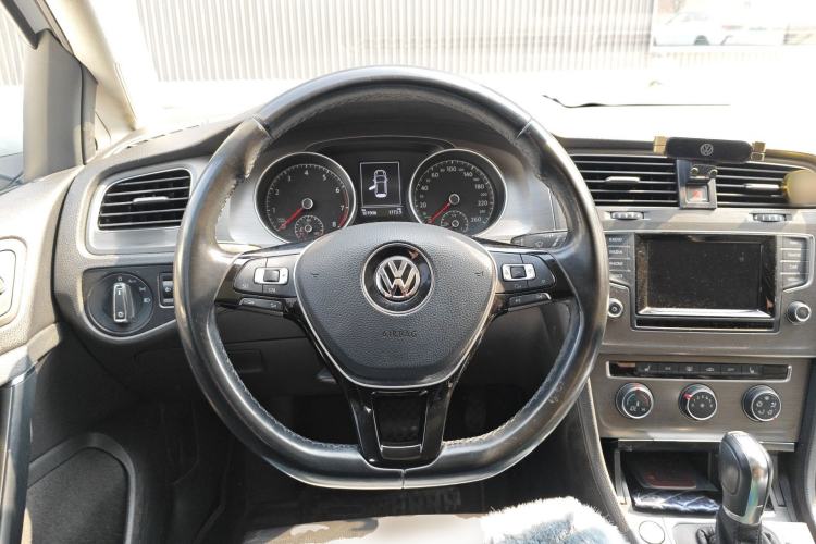 Used Volkswagen Golf 2014 1.4TSI Automatic Luxury Model
