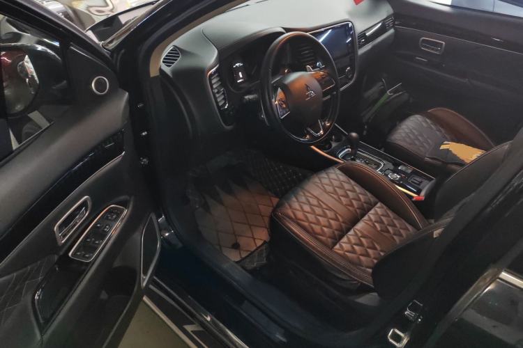 Used Mitsubishi Outlander 2021 2.4L 4x4 Zhi Xiang Edition 7 Seats