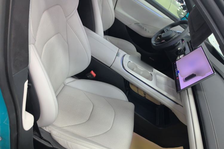 Used Xiaomi Auto SU7 2024 Four-Wheel Drive Ultra-Long Range Advanced Intelligent Driving Max Edition Right Front Seat