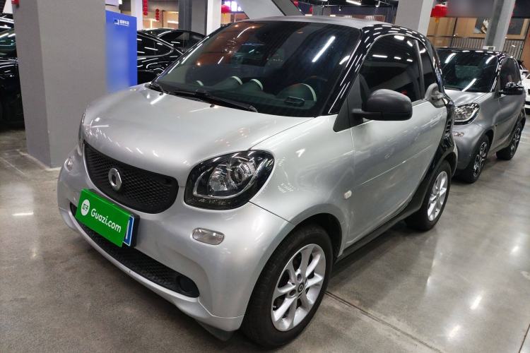 Used smart fortwo 2015 1.0L 52 kW hardtop Dynamic version