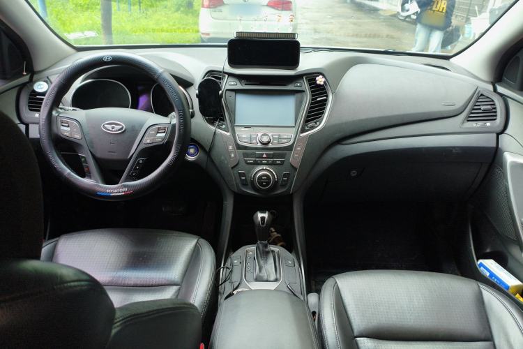 Used Hyundai Grand SantaFe 2013 3.0L 7-Seater Four-Wheel-Drive Comfort Edition Center Console