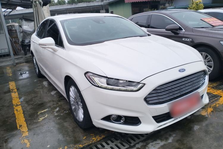 Used Ford Mondeo 2013 2.0L GTDi 200 Luxury Model Front Right 45 Deg