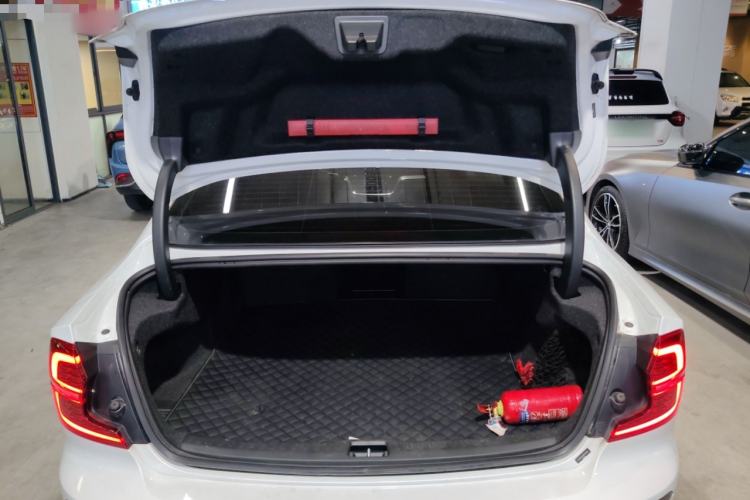 Used Volvo S60 2021 T4 Zhiyuan Sport Edition Trunk