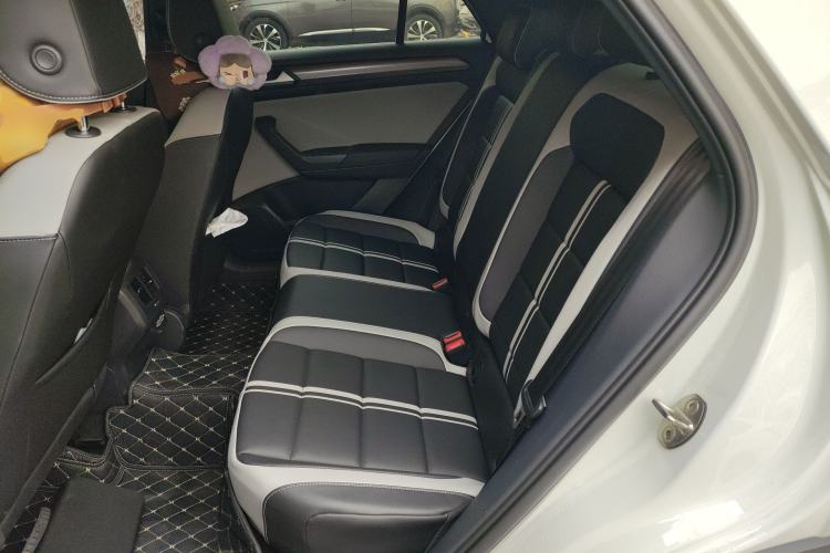 Used Volkswagen T-ROC 2025 Facelifted 300TSI DSG Two-Wheel-Drive Chen Guang Edition Left Rear Seat