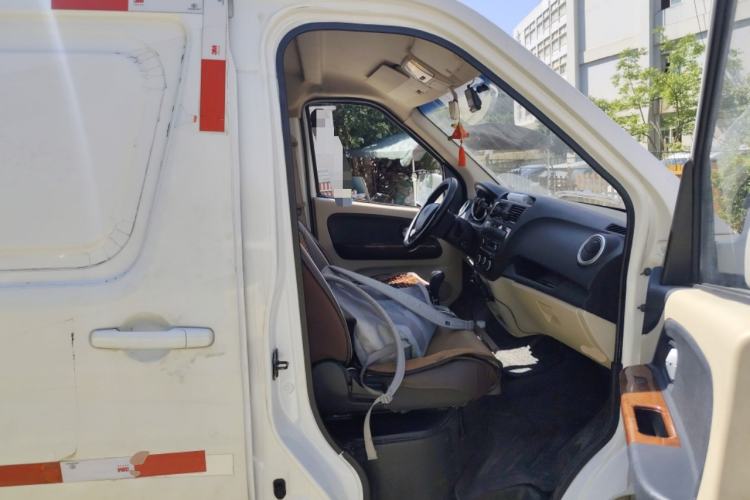 Used CHANGAN KAICHENG Ruixing EM80 2022 Flat Roof with Liftgate 2 Seats 60kW 41.86kWh Left Rear Seat