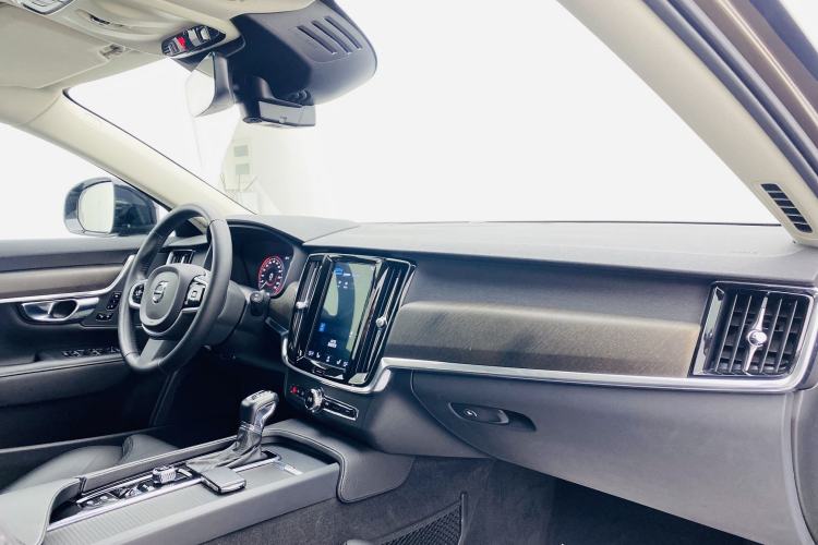 Used Volvo V90 2017 Cross Country T5 AWD Smart Range Edition Interior 5