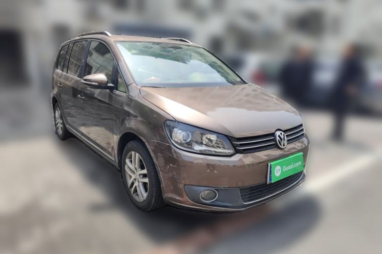 Used Volkswagen Touran 2011 1.4T DSG ZhiZhen Edition 5 Seats Front Right 45 Deg