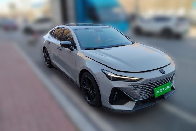 Used CHANGAN UNI-V 2022 1.5T Prestige Version Front Right 45 Deg