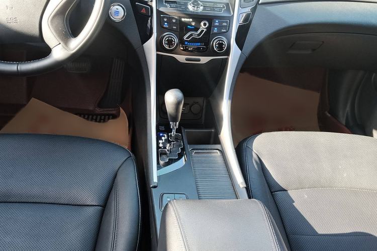 Used Hyundai Sonata 2013 2.4L Automatic Leading Edition China IV Standard
