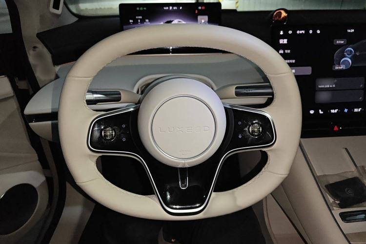 Used Hima Luxeed S7 2025 855 km Max