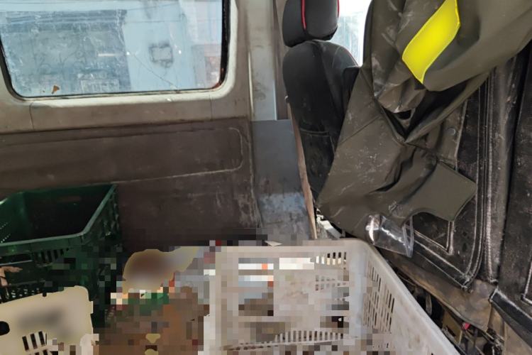 Used JAC Group Sunray 2017 2.0T Short-Wheelbase Mid-Roof Xingkuaiyun Multi-Purpose Commercial Vehicle
