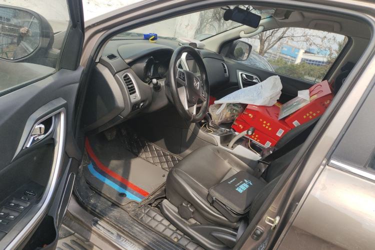 Used JMC Yusheng S350 2013 2.4T Automatic 2WD Diesel Luxury 7-Seater Driver Seat