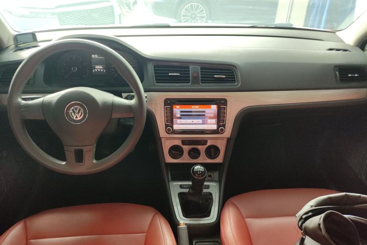 Used Volkswagen Lavida 2013 Revised Classic 1.6L Manual Fashion Edition Center Console