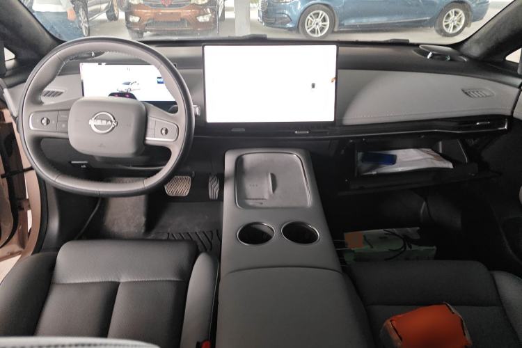 Used Nissan N7 2025 510 Max Center Console