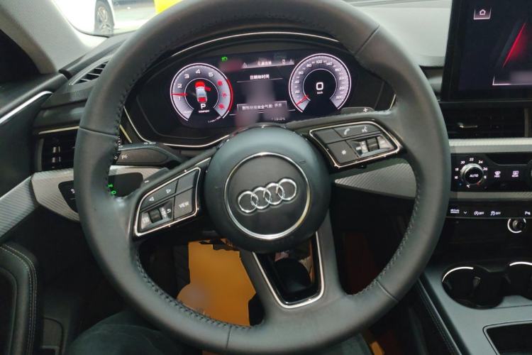 Used Audi A4L 2020 40 TFSI Fashionable and Elegant Model Steering Wheel
