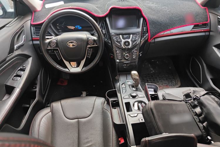 Used BYD Qin New Energy 2014 1.5T Flagship Model Center Console