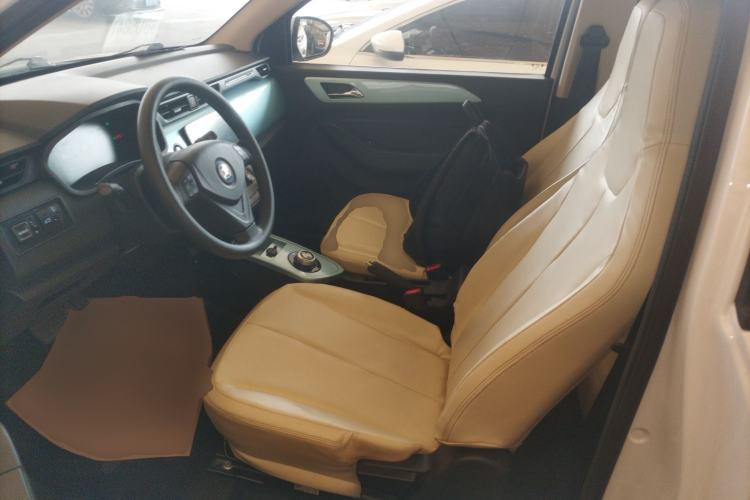 Used Brilliance Xinri i03A 2021 318 km 31.45 kWh Left Front Seat
