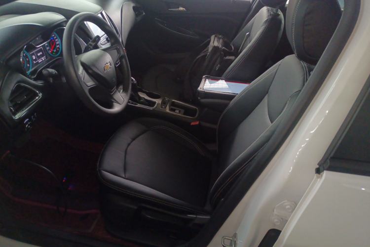 Used Chevrolet Cruze 2018 320 Automatic Pioneer Sunroof Edition
