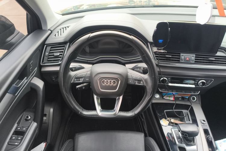 Used Audi Q5L Sportback 2021 40 TFSI Fashion Model Steering Wheel