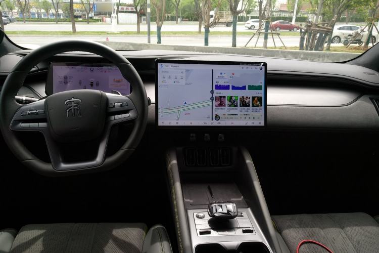 Used BYD Song L EV 2025 Intelligent Driving Version 602 km Range LiDAR-equipped All-Wheel-Drive Type Center Console