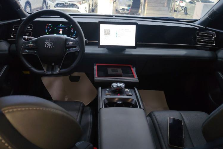 Used BYD Qin L 2024 DM-i 80KM Leading Model Center Console