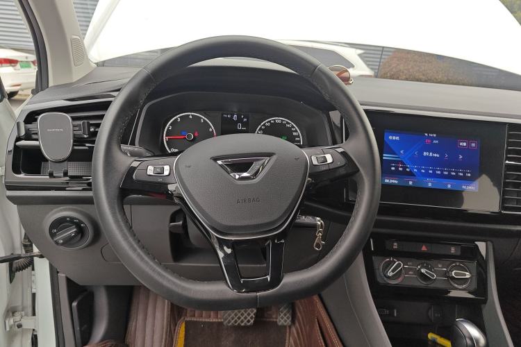 Used Jetta VS5 2020 280TSI Automatic "Thirty and Standing Tall" Edition Steering Wheel