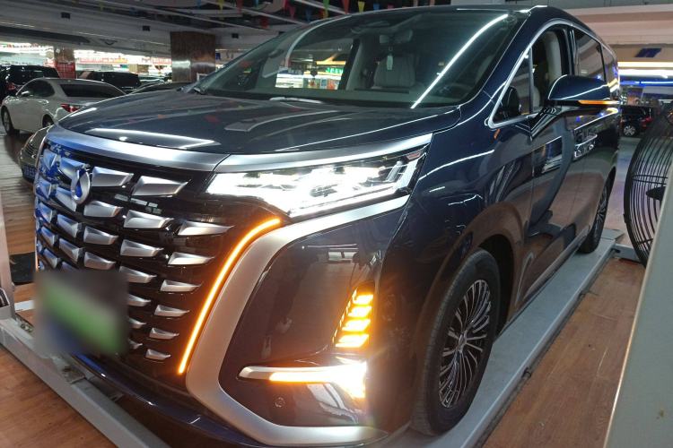 Used Denza D9 2022 DM-i 1040 Prestige Model