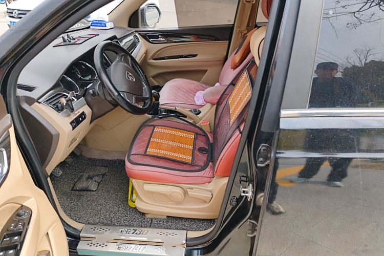 Used Baojun 730 2014 1.5L manual Comfort version 7 seats
