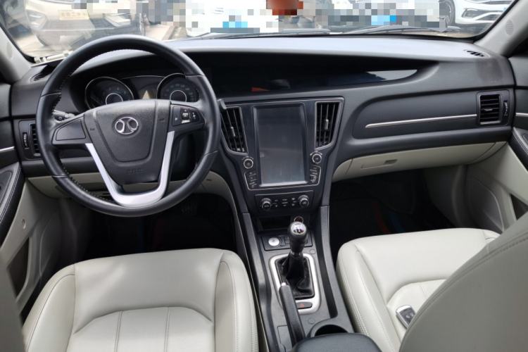 Used BAIC Senova D50 2016 1.5L Manual Elite Edition Center Console