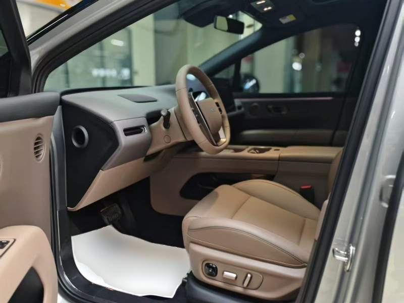 Used Li Auto i6 2025 Model Four-Wheel-Drive Standard Type — 15