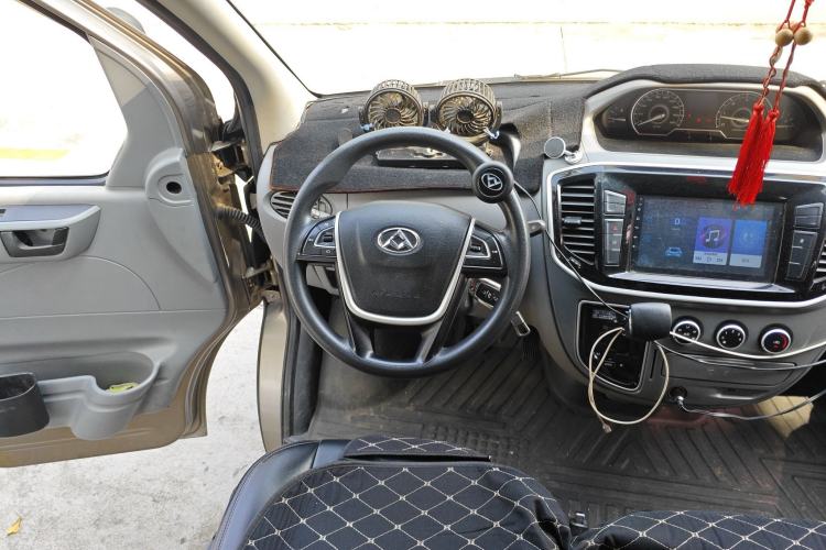 Used SAIC MAXUS Xintu V80 2018 2.5T AMT Aoyuntong Short Wheelbase Ultra-Low Roof 5-6 Seater
