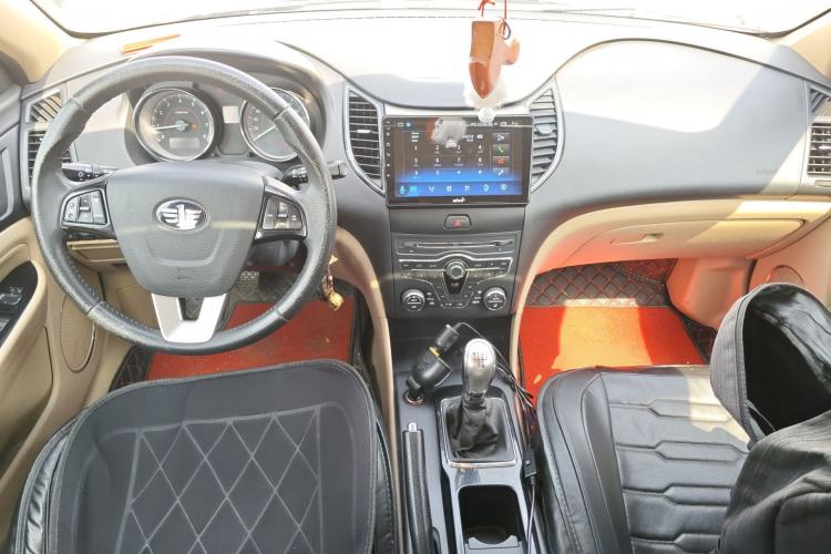 Used Bestune B50 2013 1.6L manual luxury version Center Console