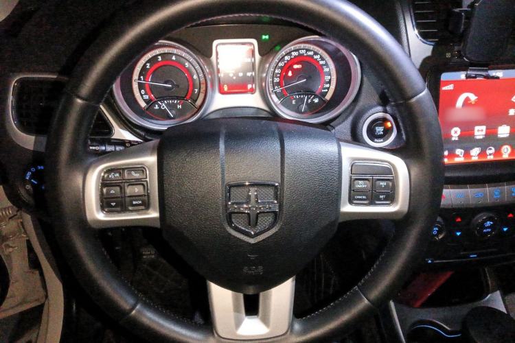 Used Dodge Journey 2013 2.4L Two-Wheel Drive Luxury Version