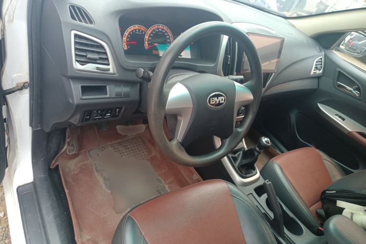 Used BYD F3 2015 Energy-Efficient Model 1.5L Manual Comfort Edition Center Console