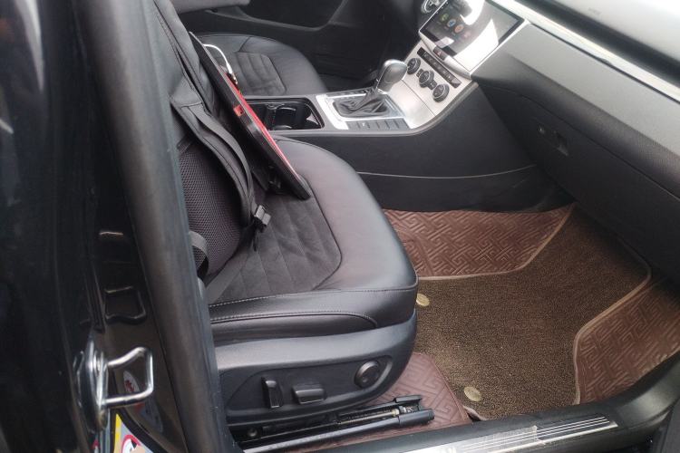 Used Volkswagen Magotan 2015 1.8TSI Luxury Model Right Front Seat