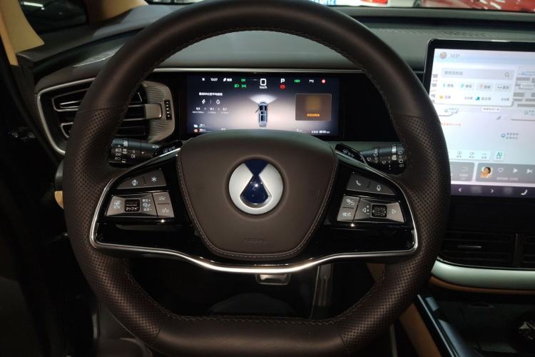 Used Denza D9 2025 DM-i Intelligent Drive 1020 Four-Wheel Drive Flagship Model