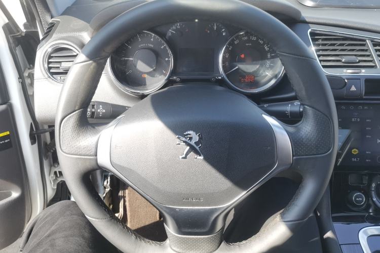 Used Peugeot 3008 2015 2.0L Automatic Trend Edition Steering Wheel