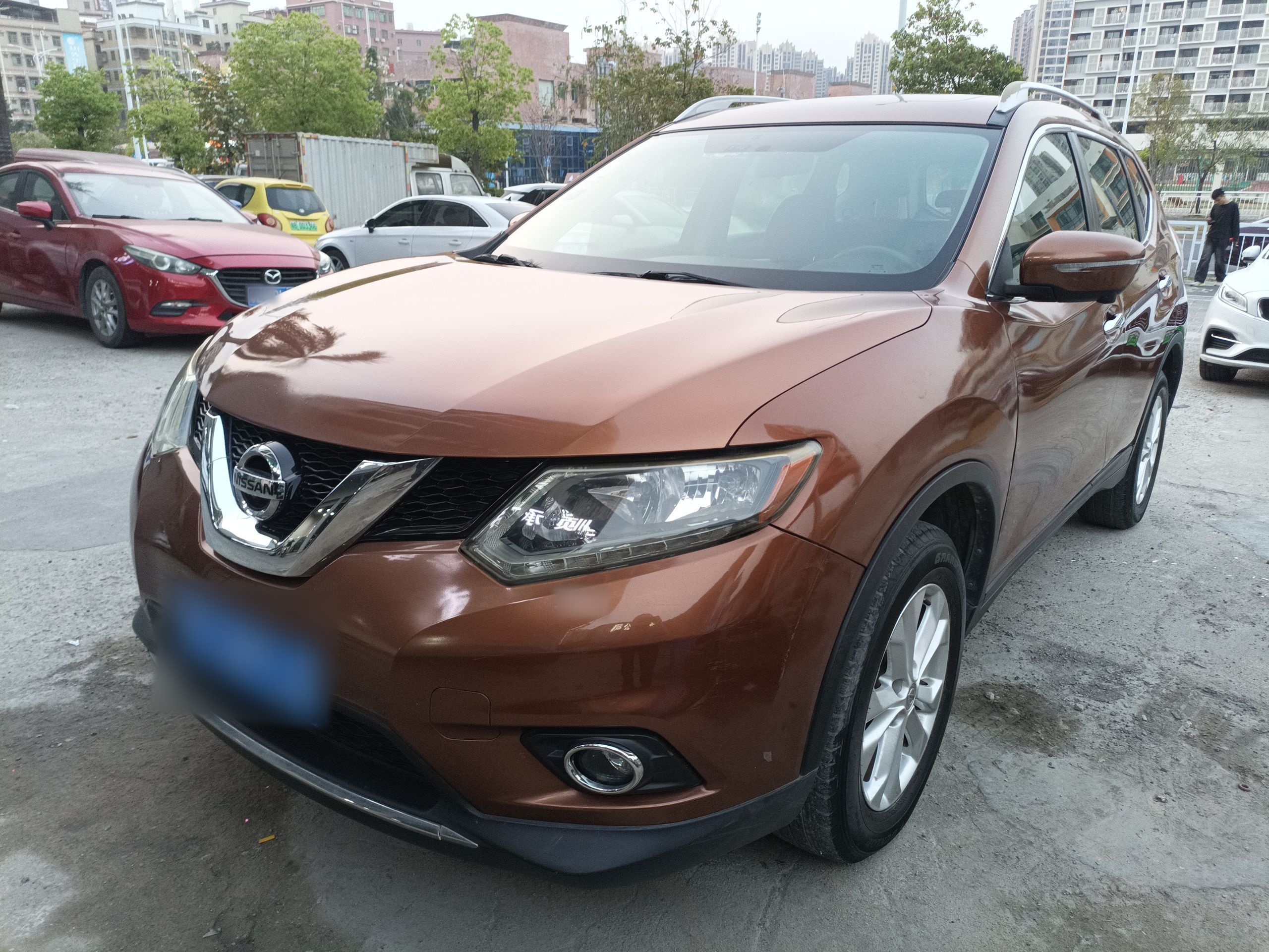 Под передней частью автомобиля