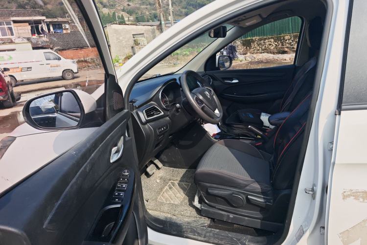 Used Baojun 730 2019 1.5T CVT Fashion Model 7 Seats China VI Emission Standard
