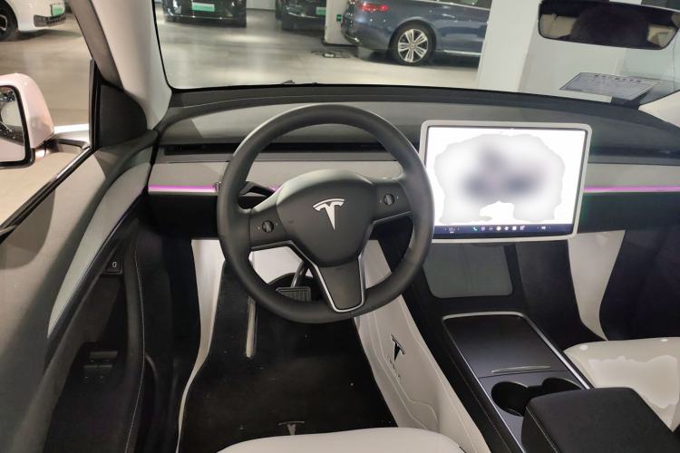 Used Tesla Model Y 2023 Long-Range All-Wheel-Drive Version
