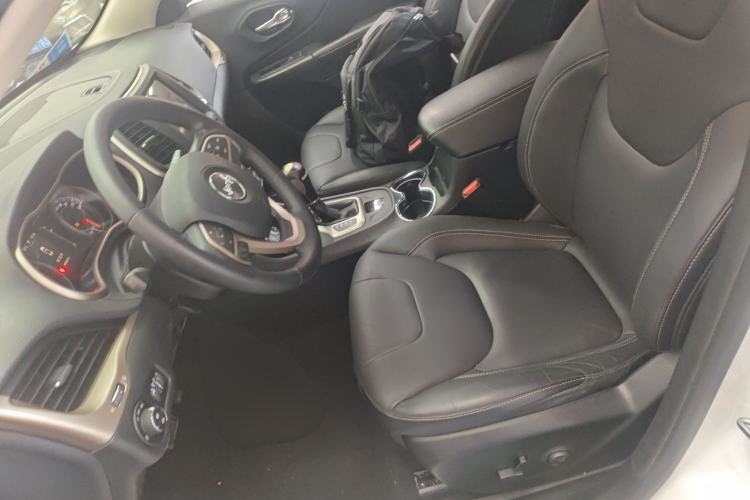 Used Jeep Cherokee 2016 2.4L Leading Edition
